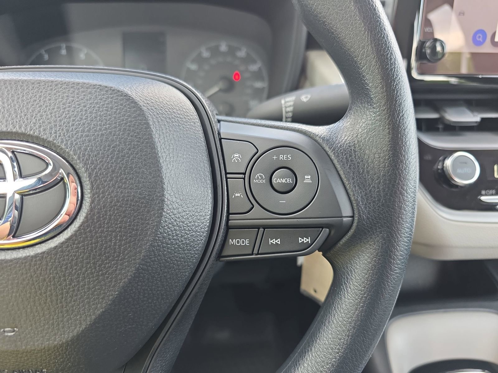 Used 2024 Toyota Corolla LE FWD image 17