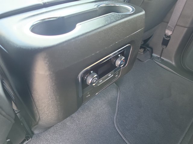 Used 2025 Chevrolet Suburban LS RWD image 17