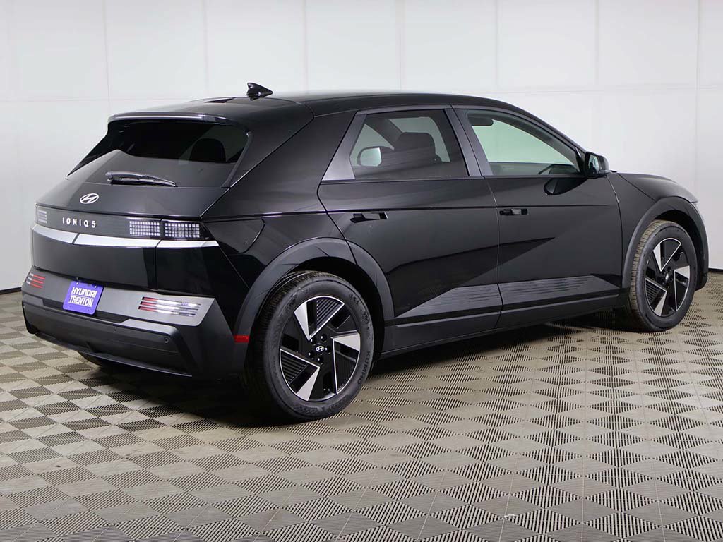 Used 2025 Hyundai Ioniq 5 SE RWD image 10