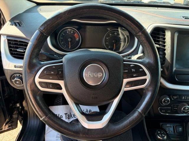 Used 2017 Jeep Cherokee Trailhawk w/ Comfort/Convenience Group AWD/4WD image 15