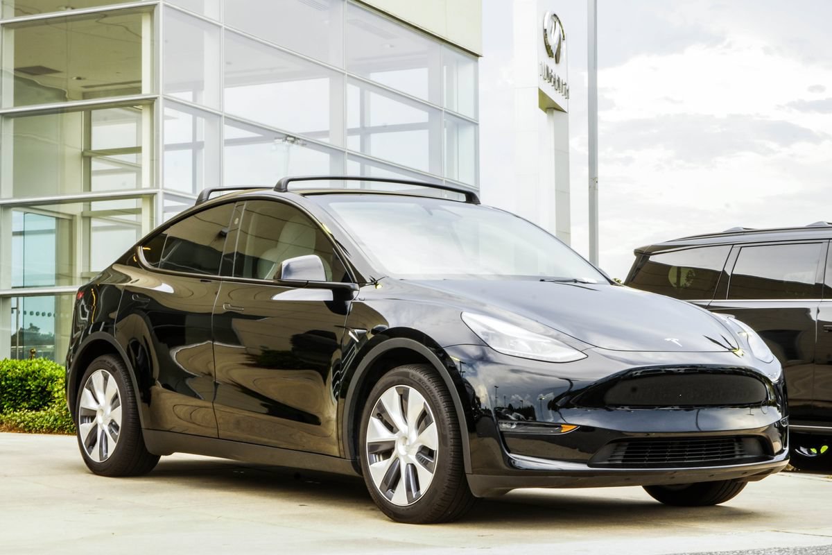 Used 2024 Tesla Model Y Long Range AWD/4WD image 4