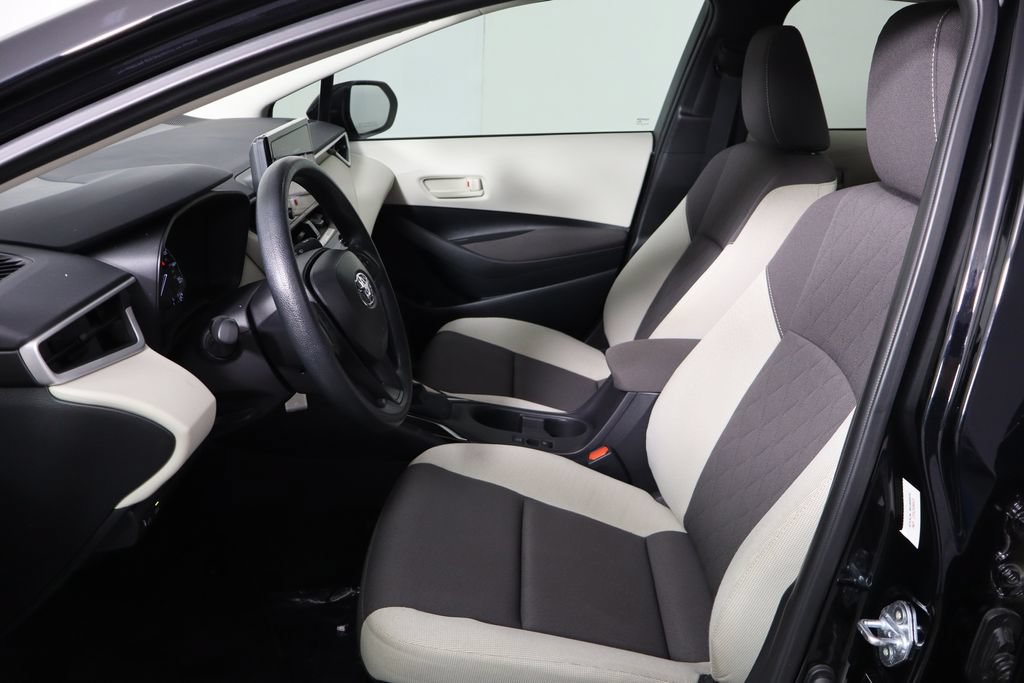 Used 2025 Toyota Corolla LE FWD image 16