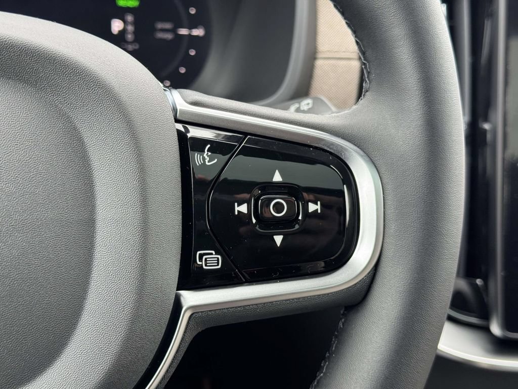New 2026 Volvo XC90 T8 Plus w/ Protection Package Premier AWD/4WD image 10