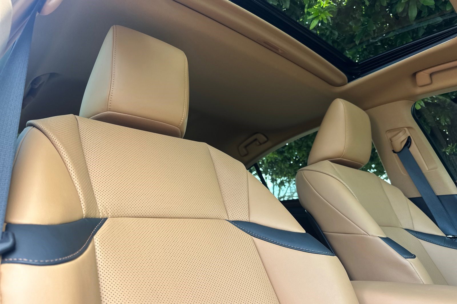Certified 2025 Lexus ES 300h w/ Premium Package image 20