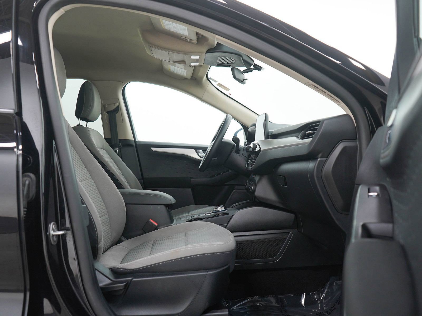 Used 2020 Ford Escape SE image 12