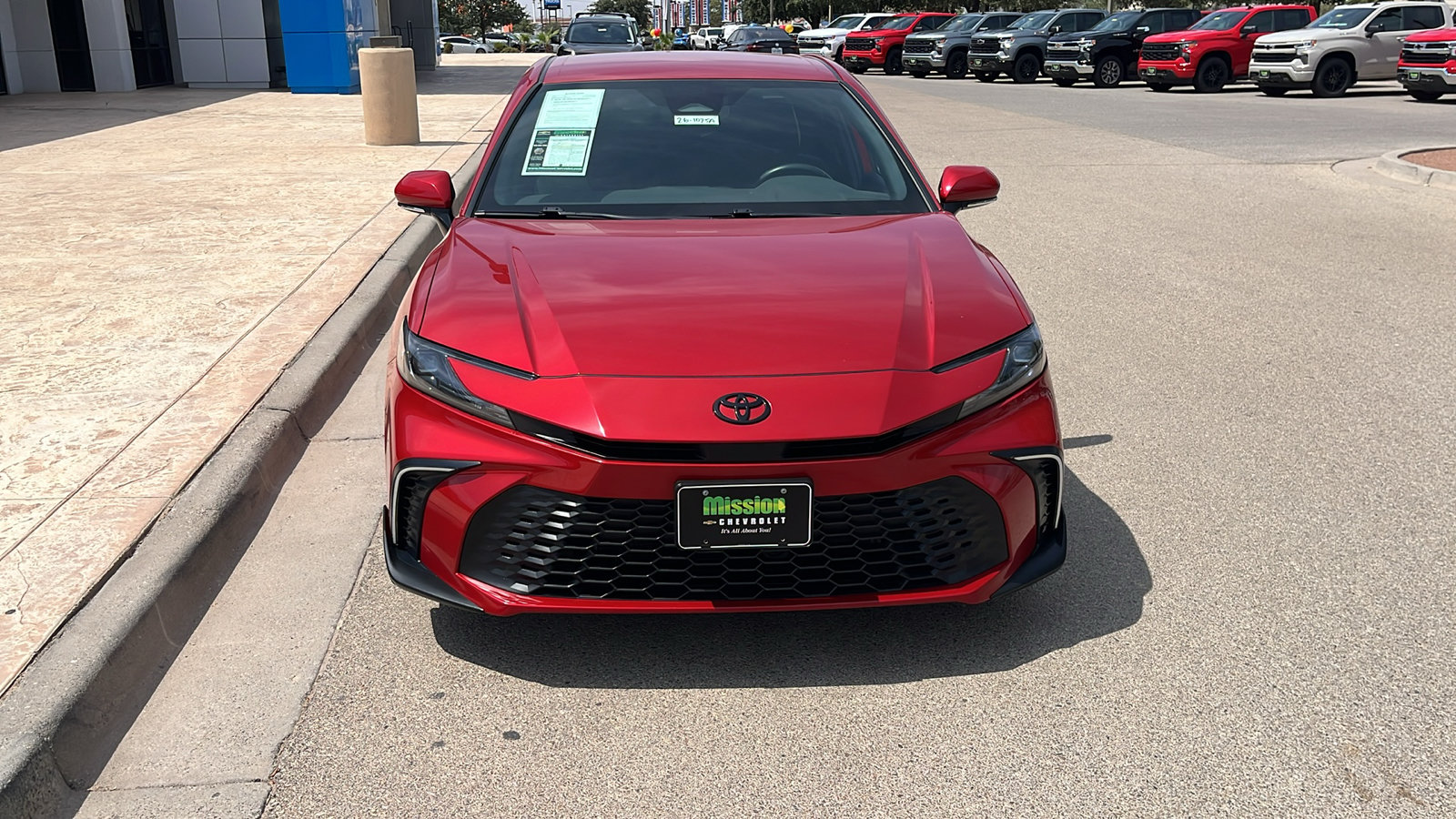 Used 2025 Toyota Camry SE w/ Convenience Package FWD image 2