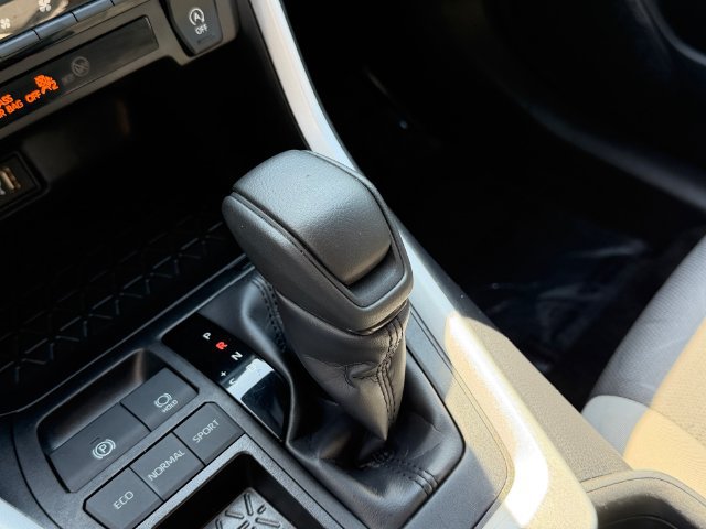 Certified 2025 Toyota RAV4 XLE FWD image 24