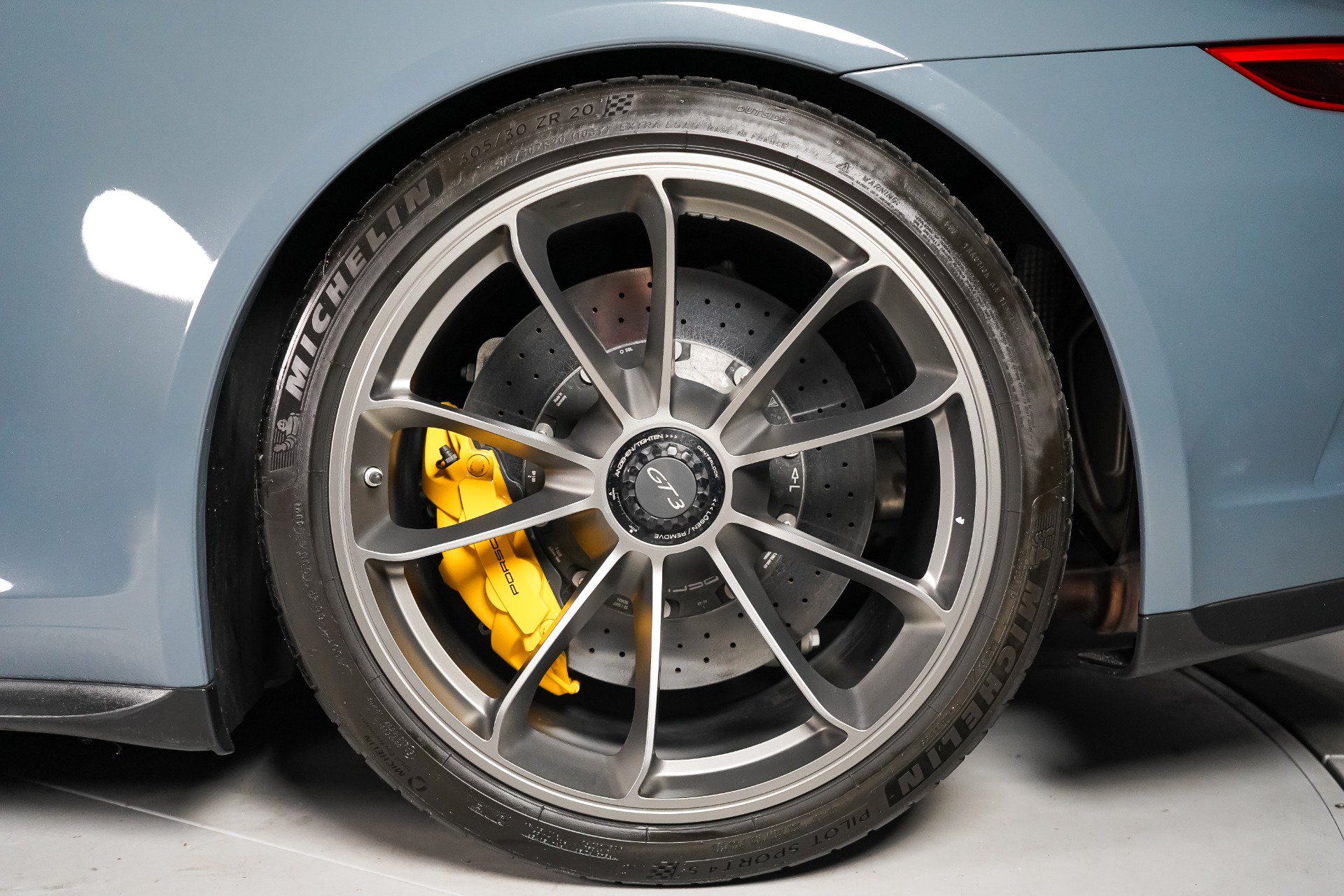 Used 2018 Porsche 911 GT3 RWD image 12