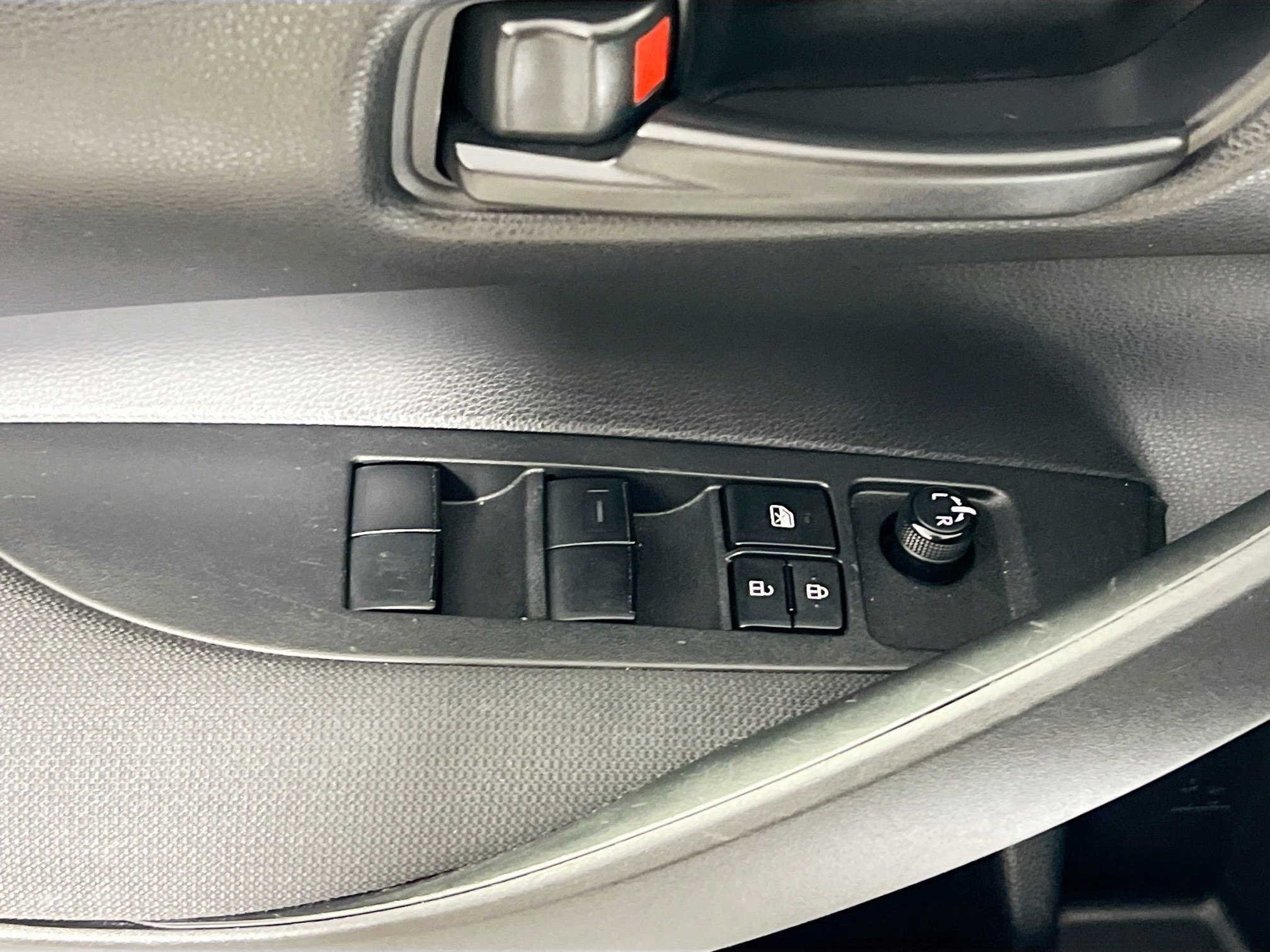 Used 2022 Toyota Corolla LE FWD image 15