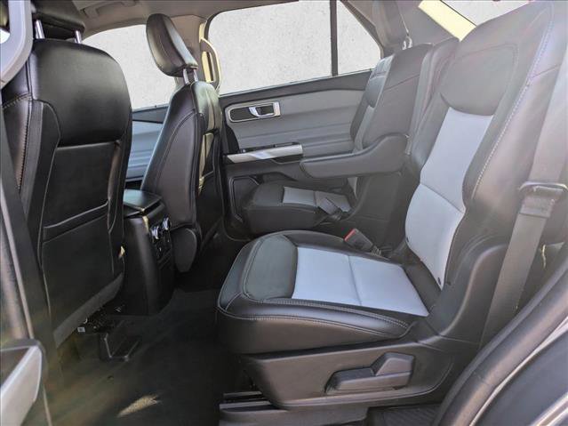 Used 2023 Ford Explorer XLT w/ Equipment Group 202A AWD/4WD image 17