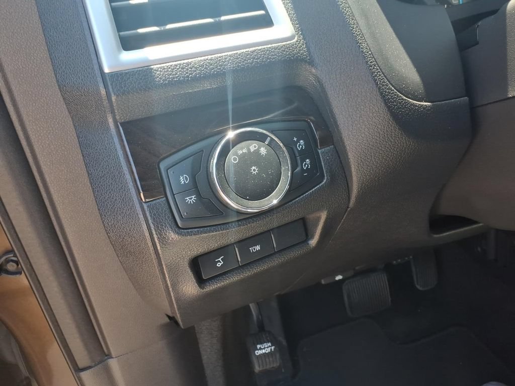 Used 2015 Ford Explorer Limited w/ Equipment Group 301A FWD image 18