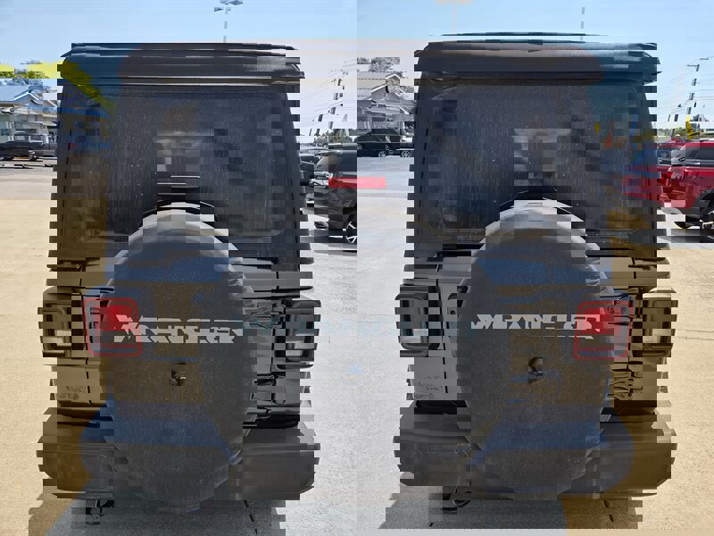 Used 2018 Jeep Wrangler Unlimited Sport image 4