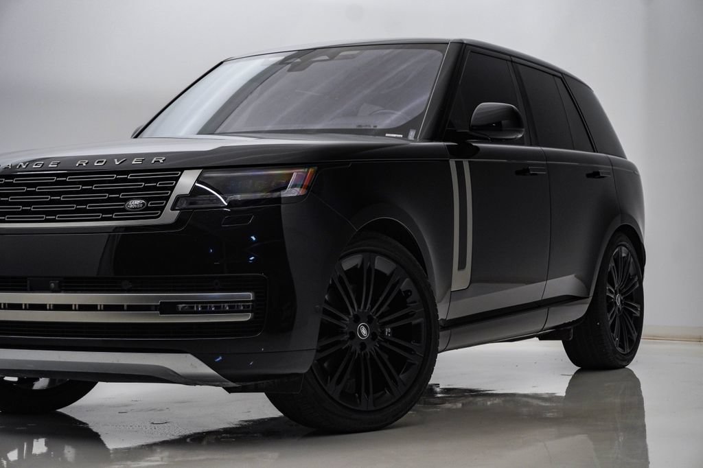 Used 2023 Land Rover Range Rover SE AWD/4WD image 2