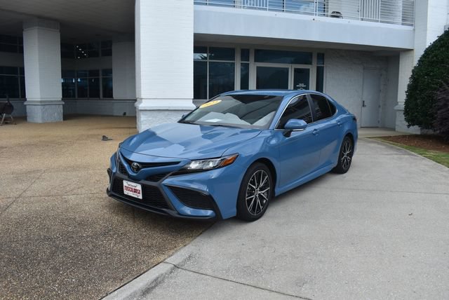 Used 2023 Toyota Camry SE w/ Convenience Package FWD image 5