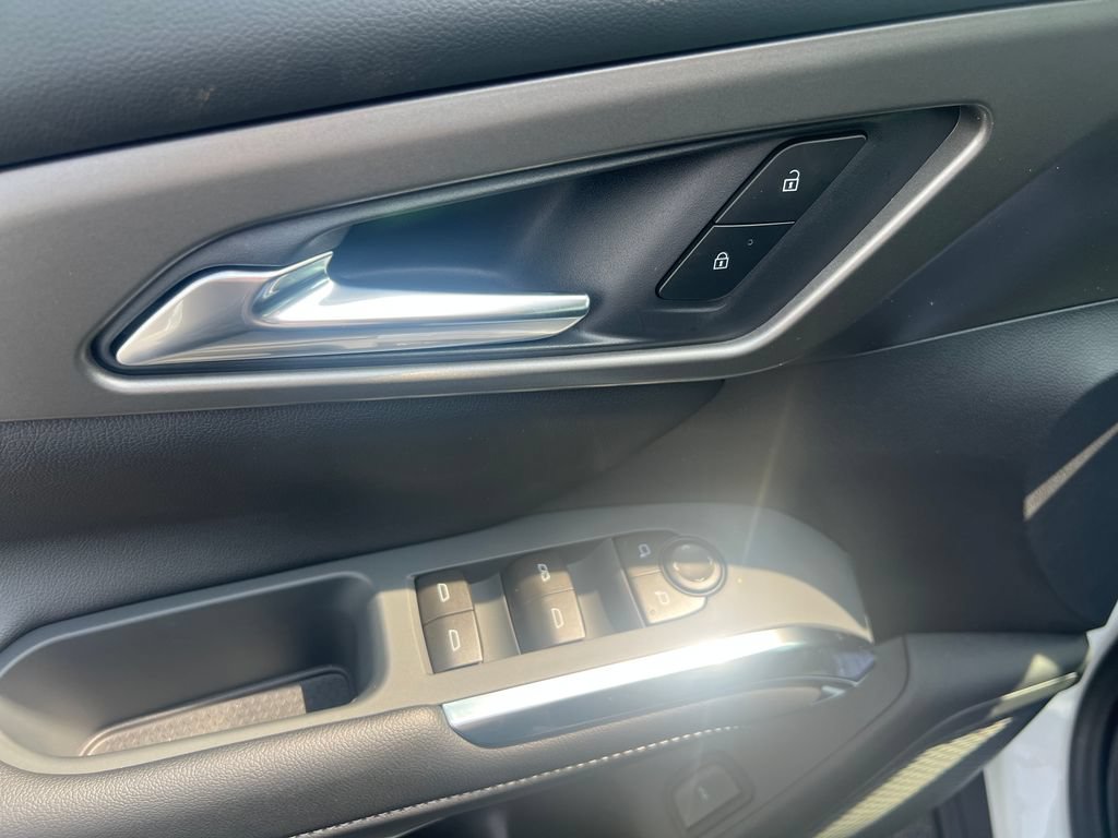 New 2027 Chevrolet Traverse LT w/ Driver Confidence Package FWD image 10