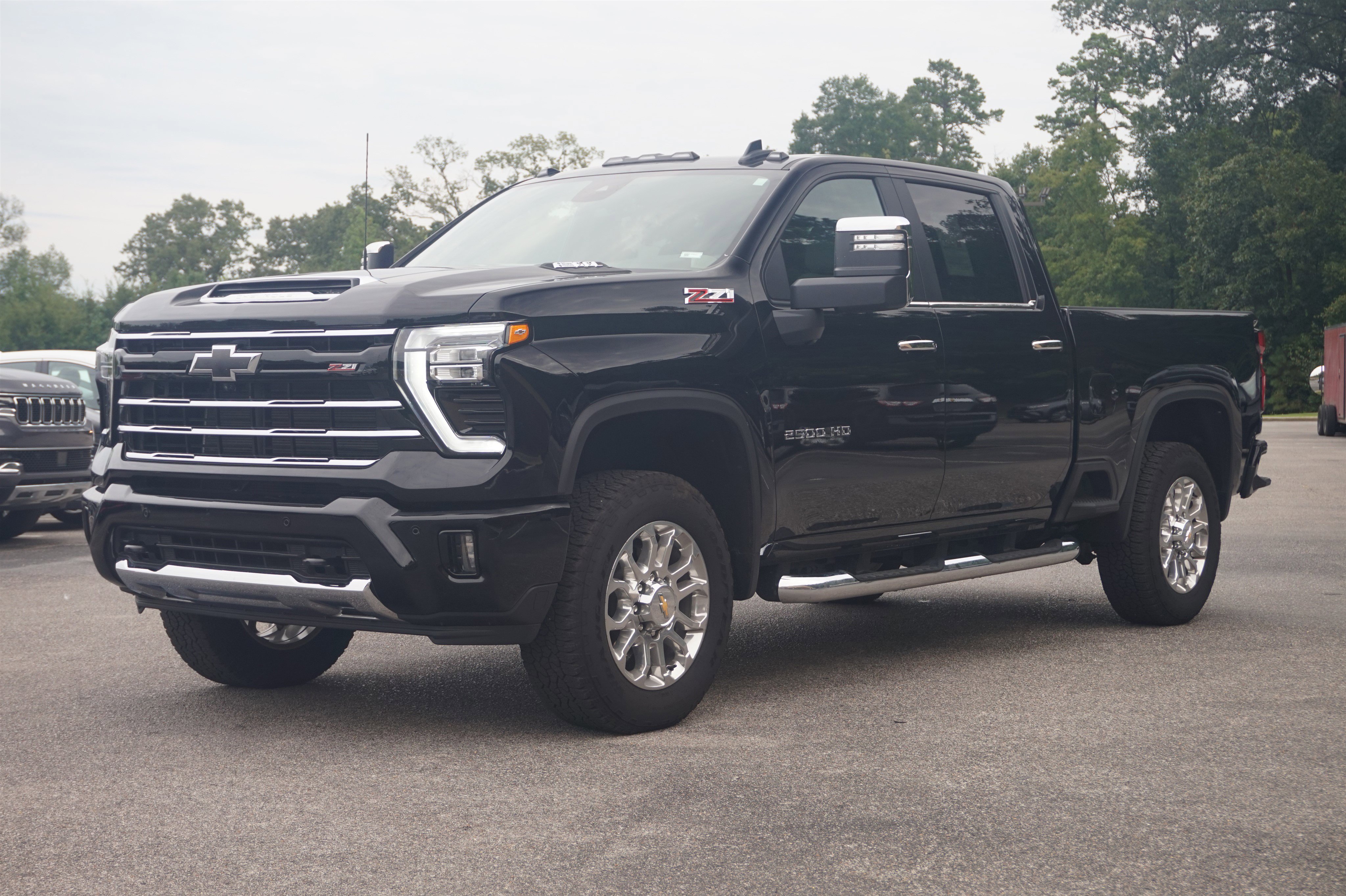 Used 2025 Chevrolet Silverado 2500 LT w/ Z71 Chrome Sport Edition image 5