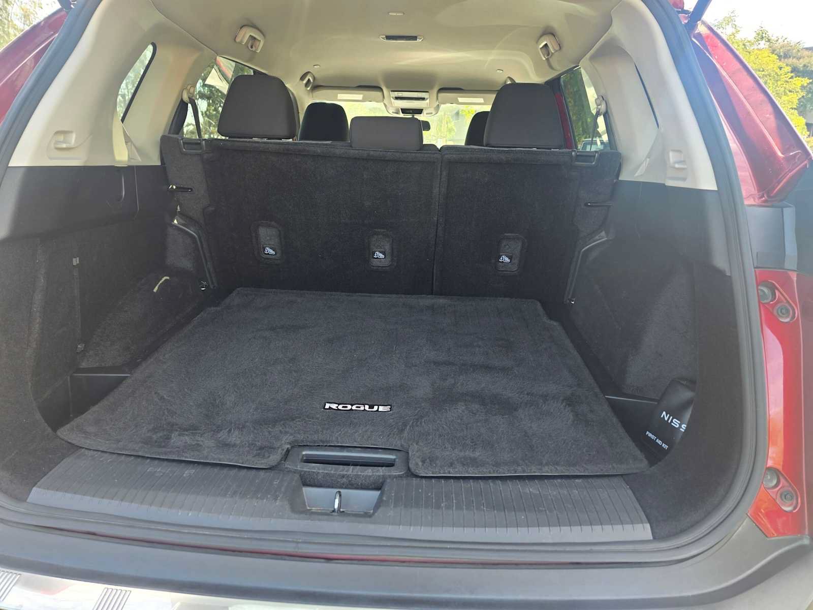 Used 2023 Nissan Rogue SV FWD image 14