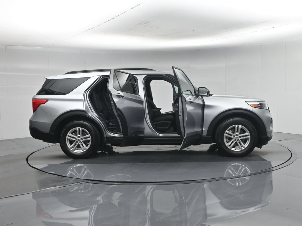 Certified 2022 Ford Explorer XLT RWD image 5