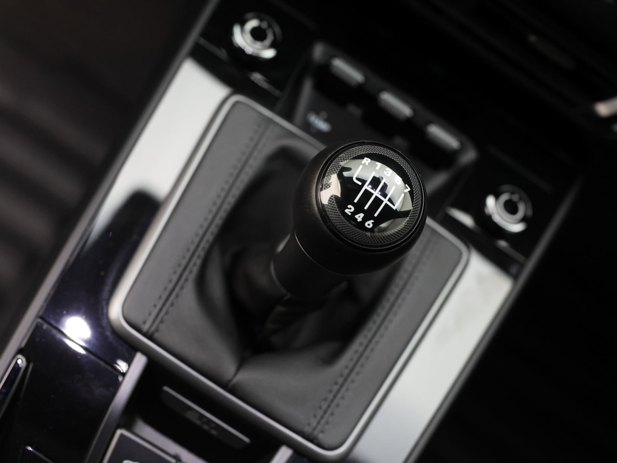 Used 2023 Porsche 911 Carrera T image 32