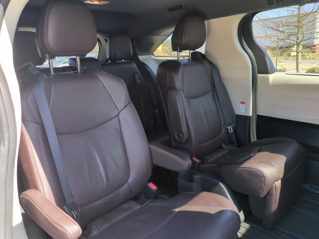 Used 2022 Toyota Sienna Platinum image 35