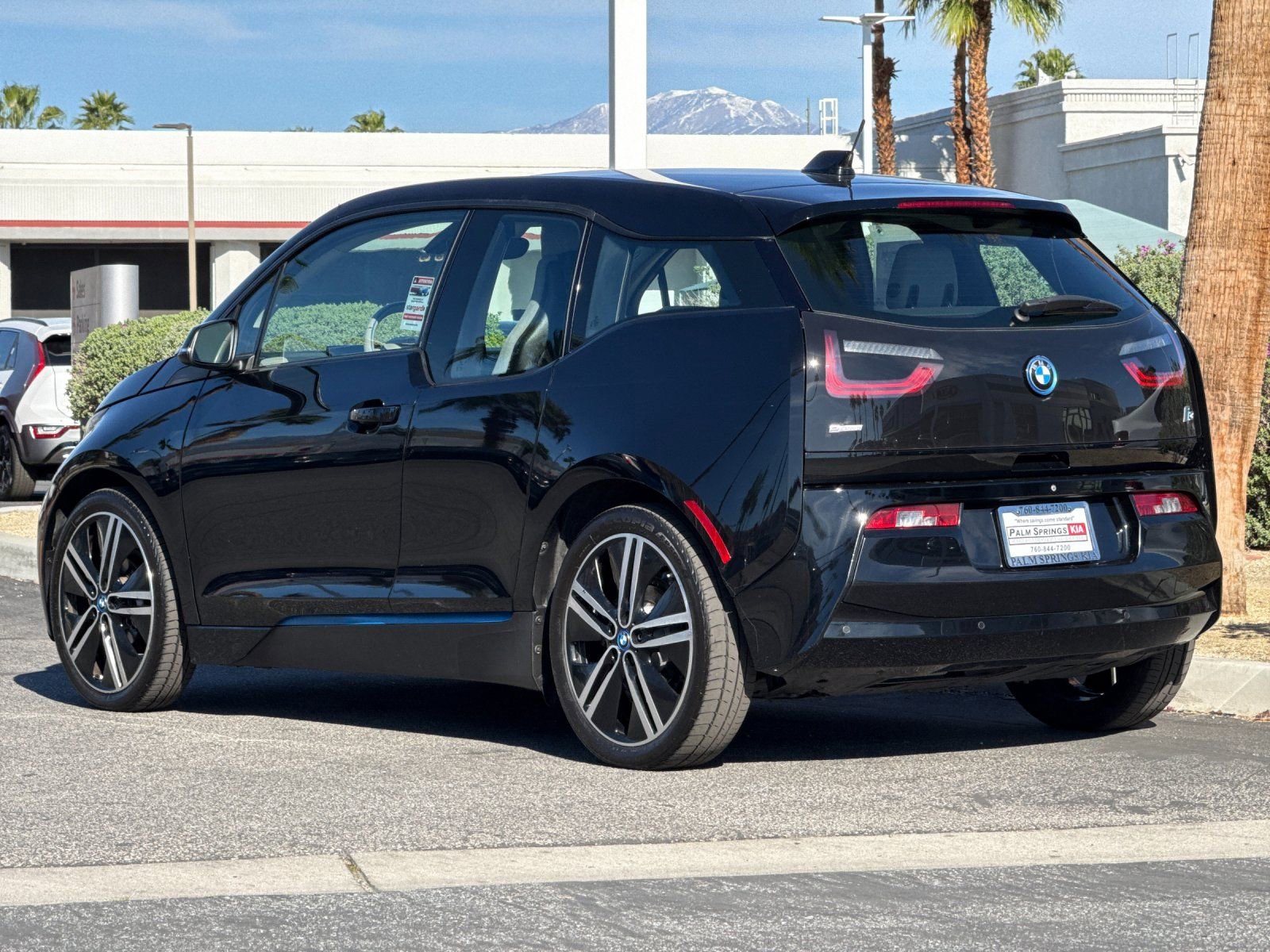 Used 2017 BMW i3 94Ah w/Range Extender image 5