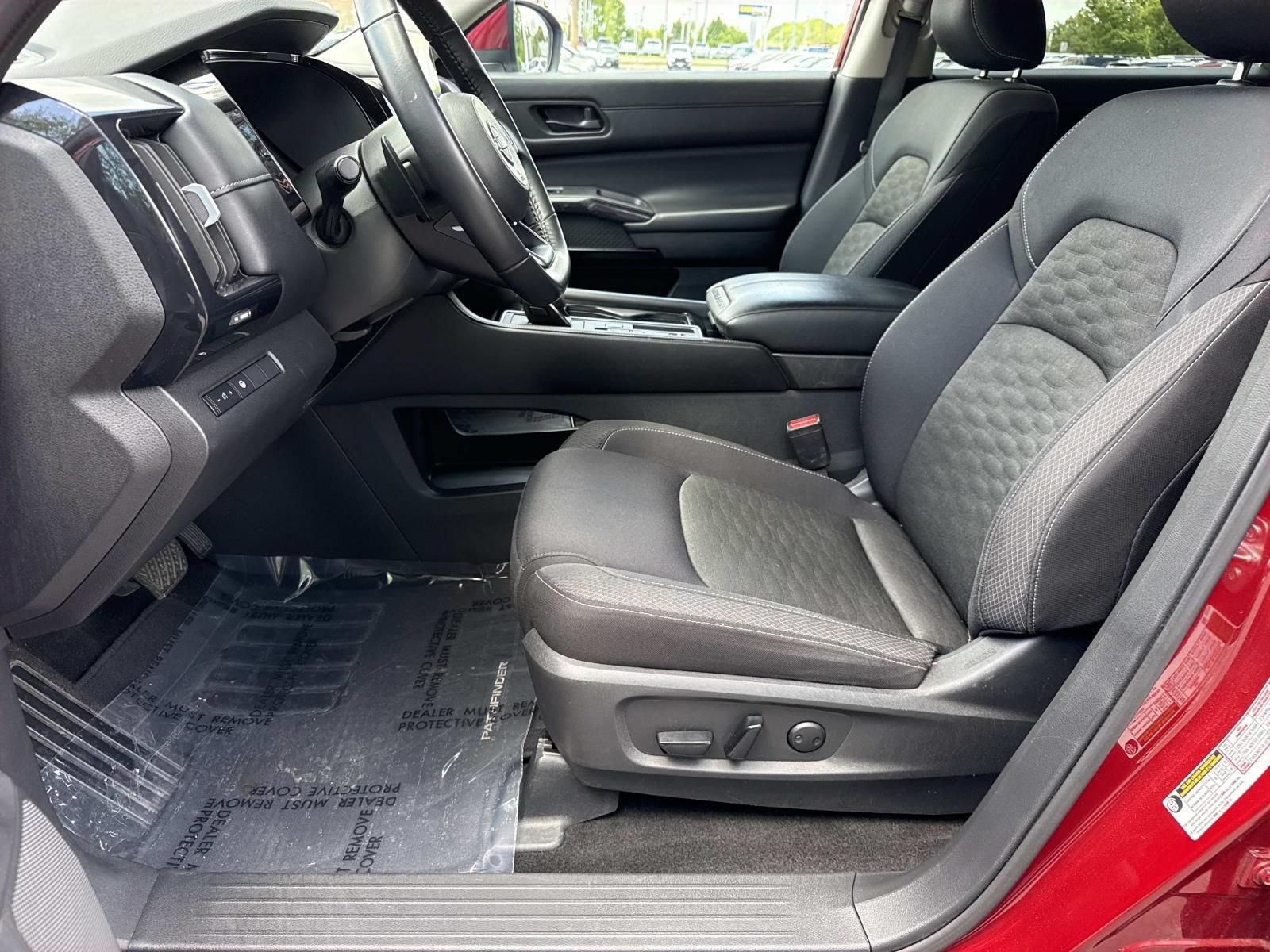 Used 2024 Nissan Pathfinder SV FWD image 29