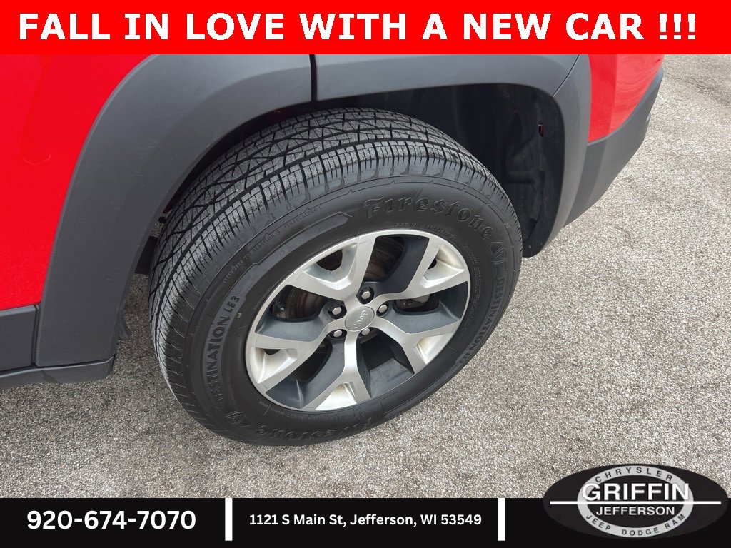 Used 2017 Jeep Cherokee Trailhawk w/ Cold Weather Group image 13