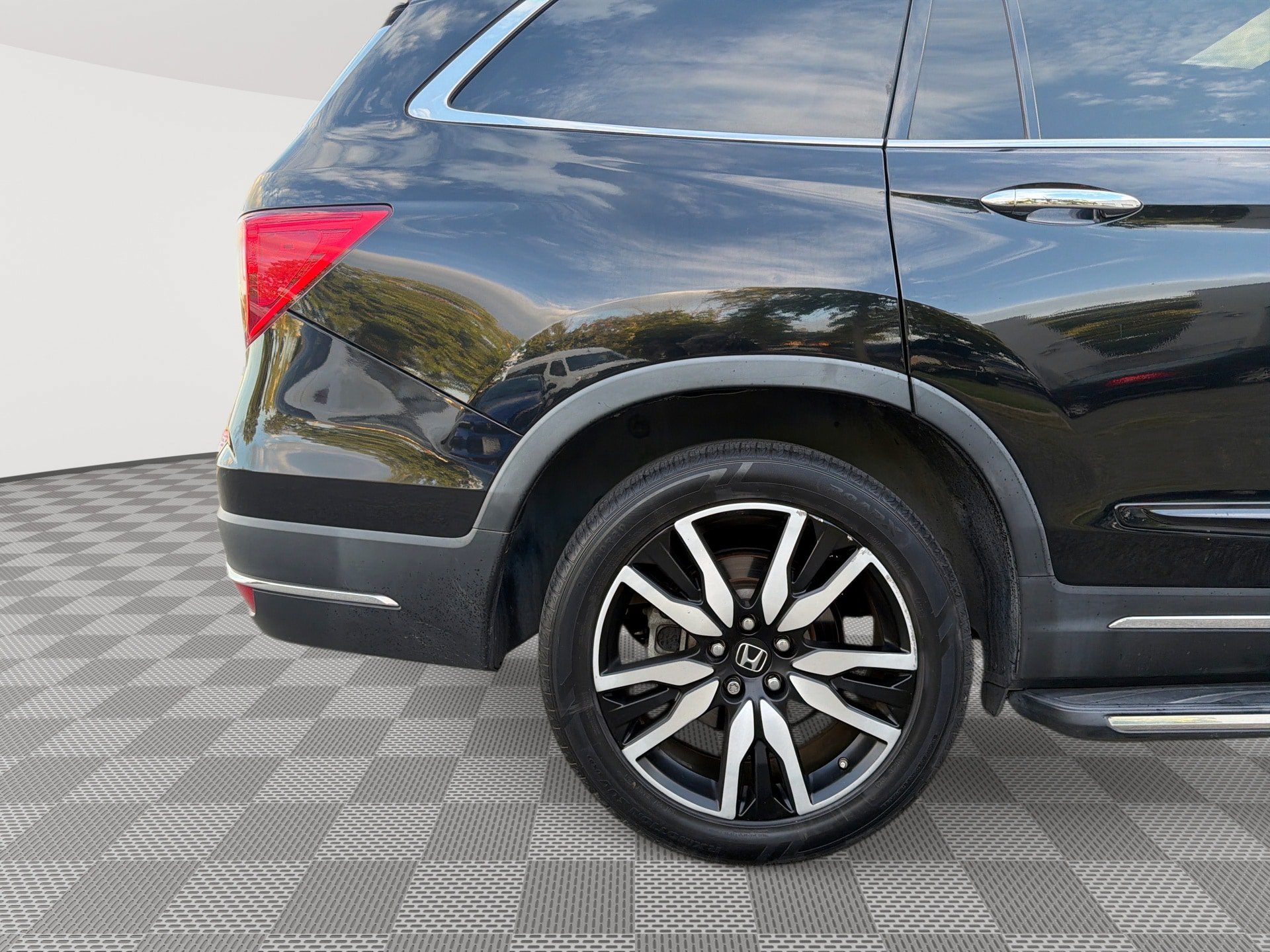 Used 2019 Honda Pilot Touring image 30