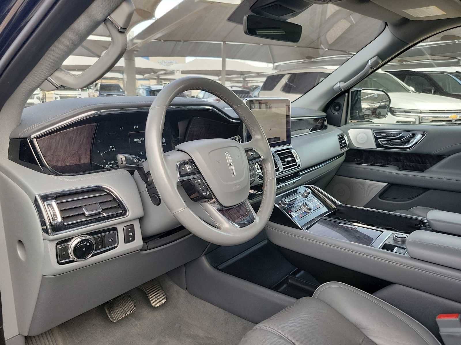 Used 2019 Lincoln Navigator Reserve image 2