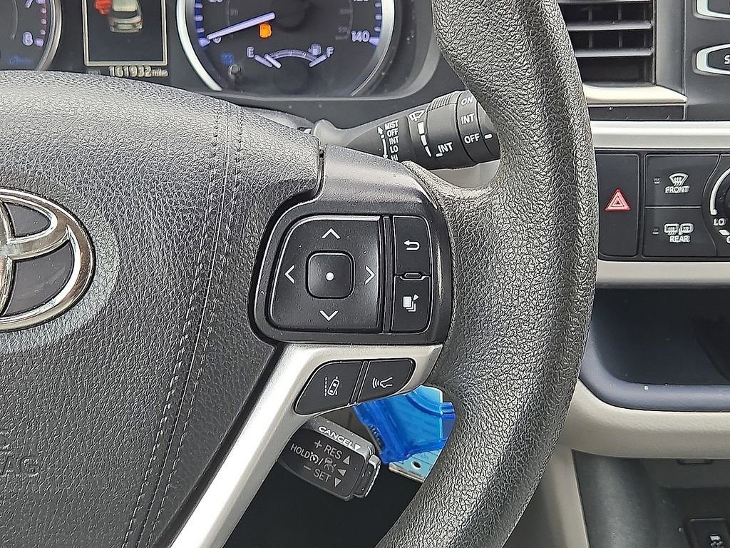 Used 2019 Toyota Highlander LE FWD image 18