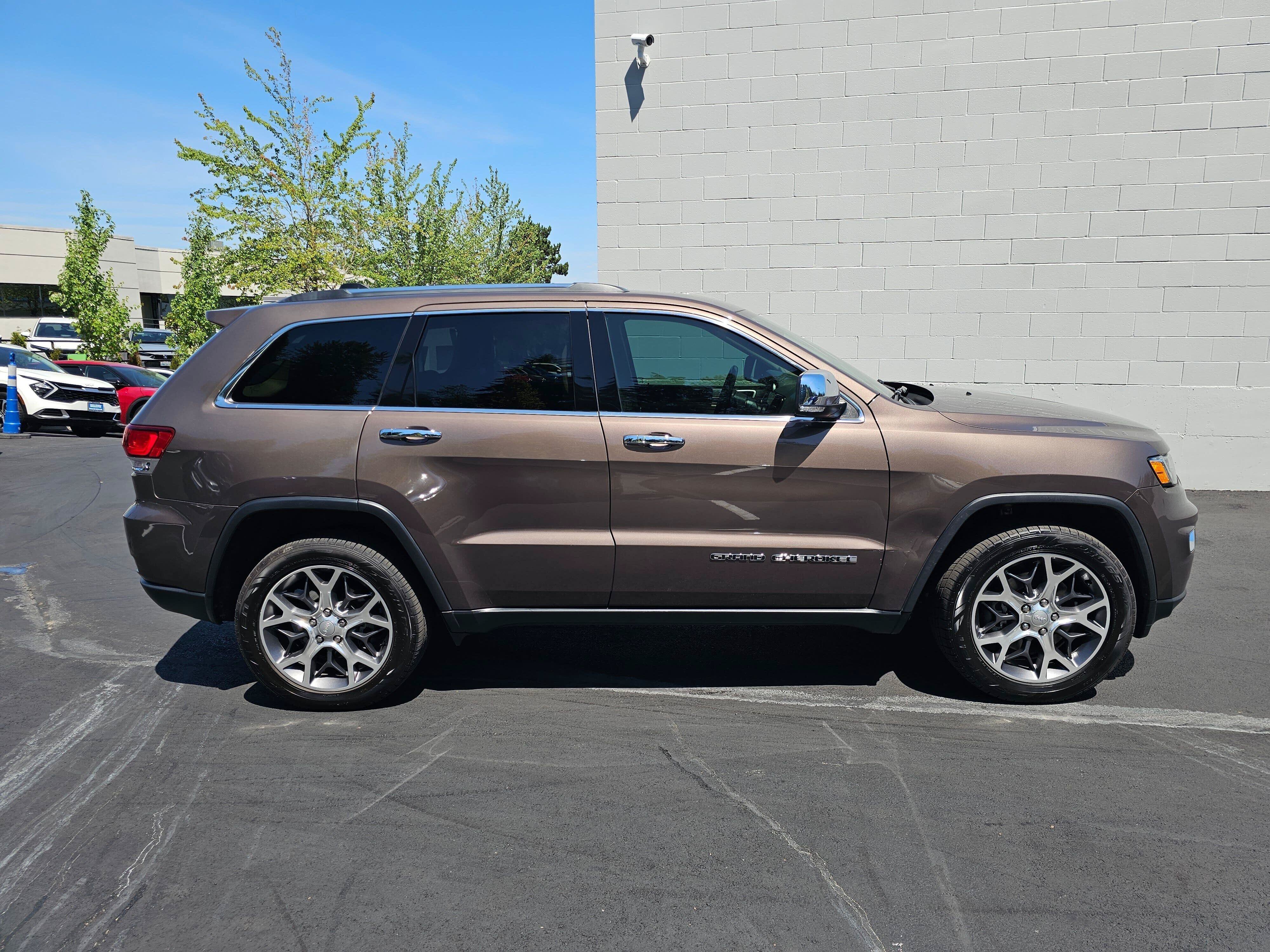 Used 2021 Jeep Grand Cherokee Limited w/ Sun & Sound Group AWD/4WD image 42