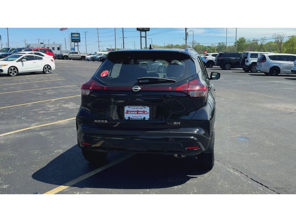 Used 2023 Nissan Kicks SR w/ Interior Electronics Package FWD image 7
