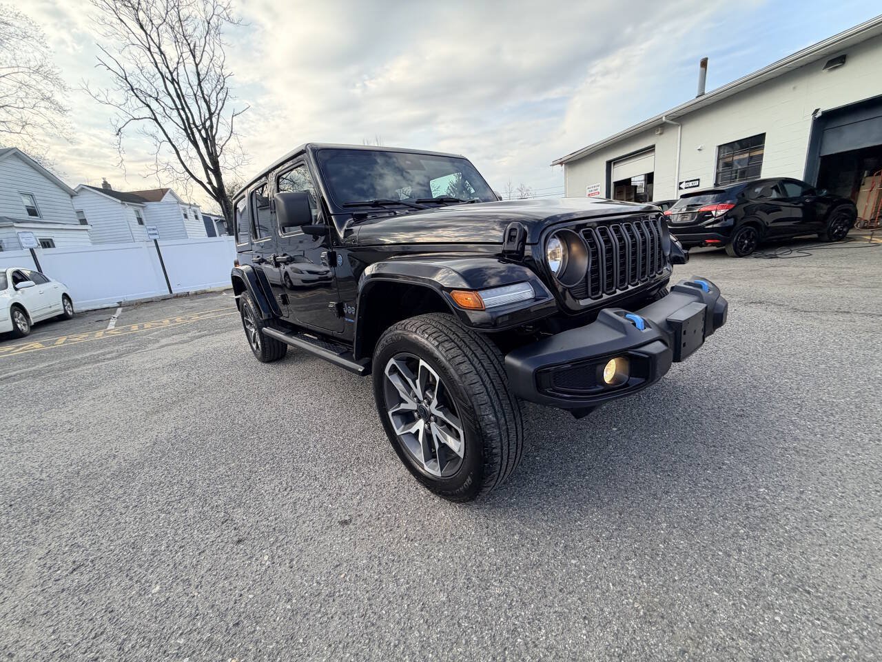 Used 2024 Jeep Wrangler Unlimited w/ Convenience Group AWD/4WD image 52