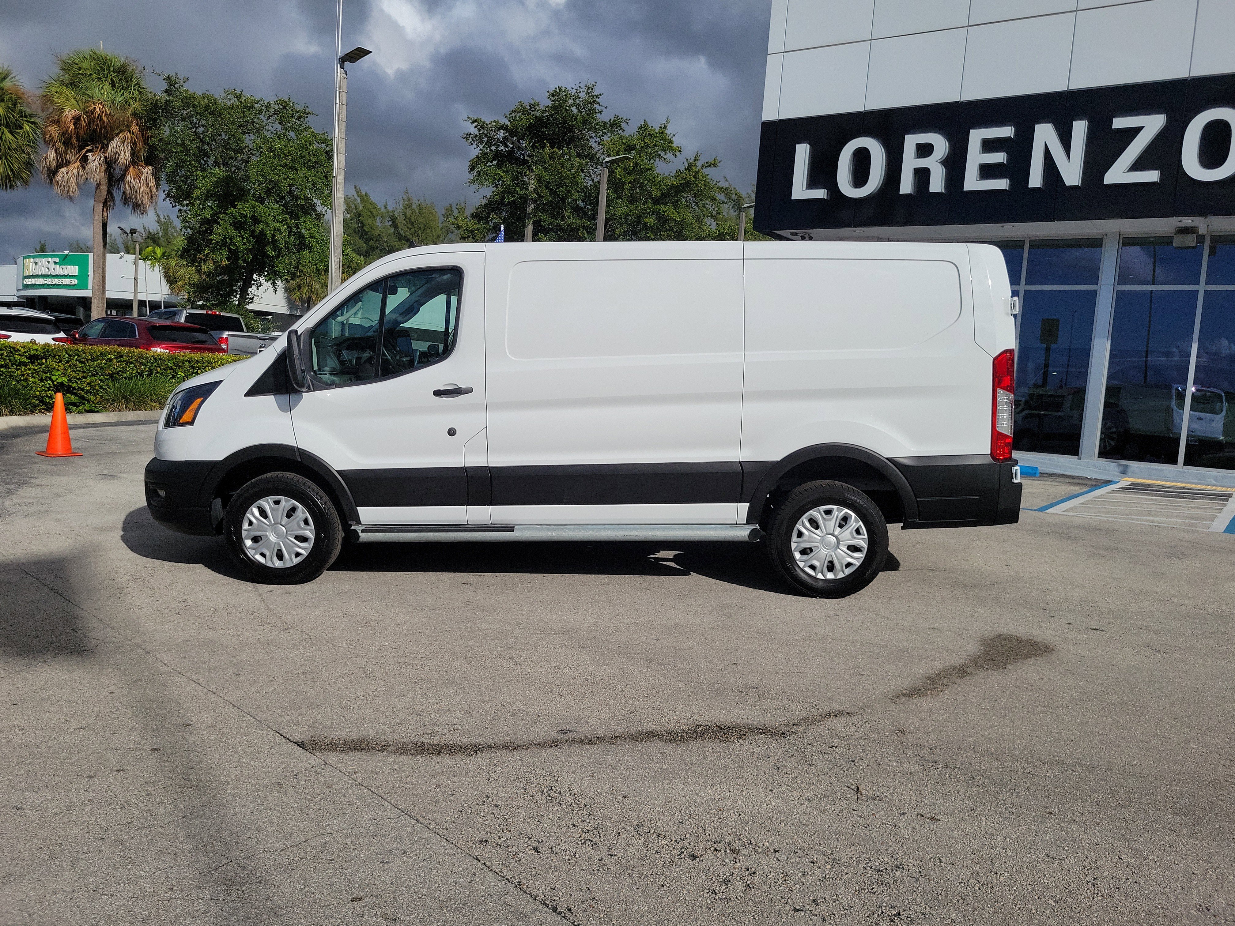 Used 2024 Ford Transit 250 Low Roof w/ Exterior Upgrade Package image 8