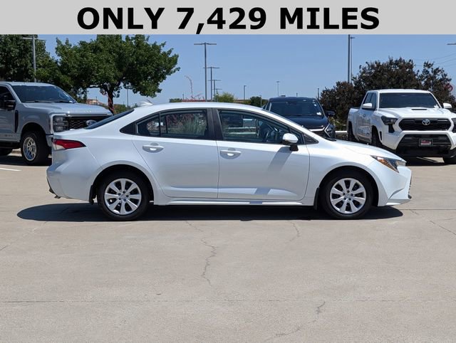 Used 2025 Toyota Corolla LE FWD image 4