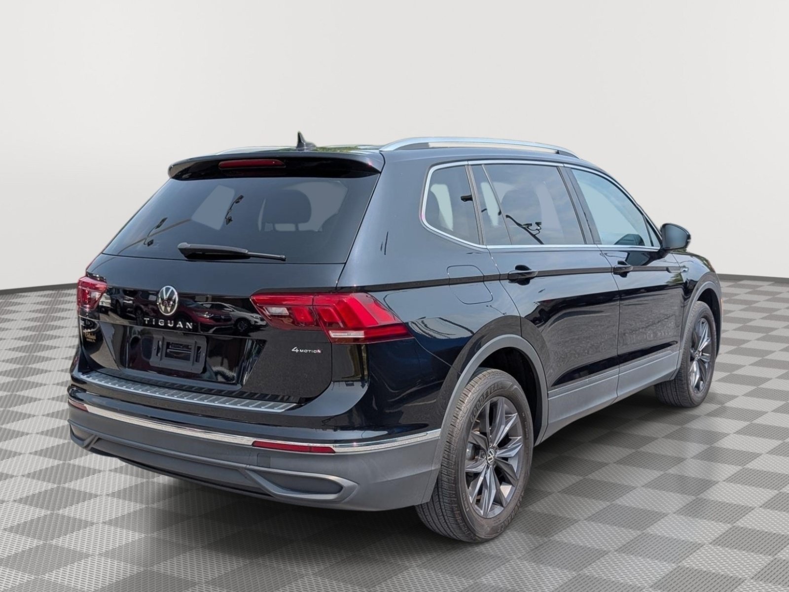 Used 2023 Volkswagen Tiguan SE w/ Panoramic Sunroof Package AWD/4WD image 5