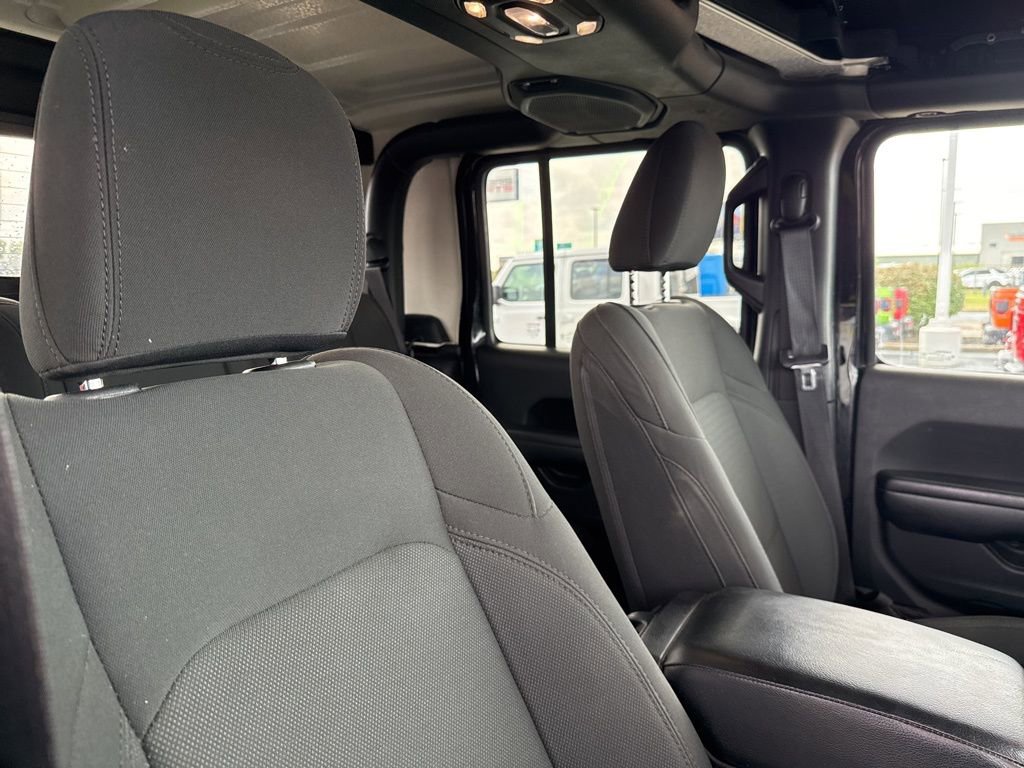 Used 2021 Jeep Gladiator Willys image 22