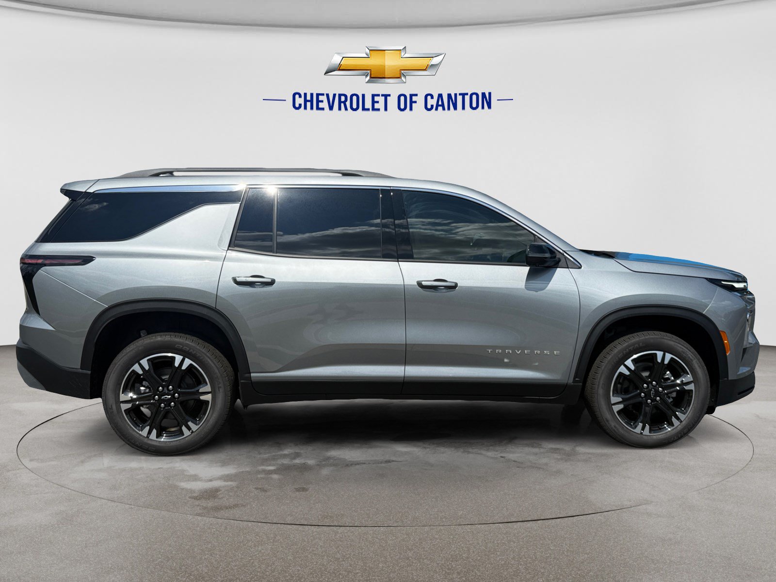 New 2027 Chevrolet Traverse LT w/ Sun and Wheel Package FWD image 4