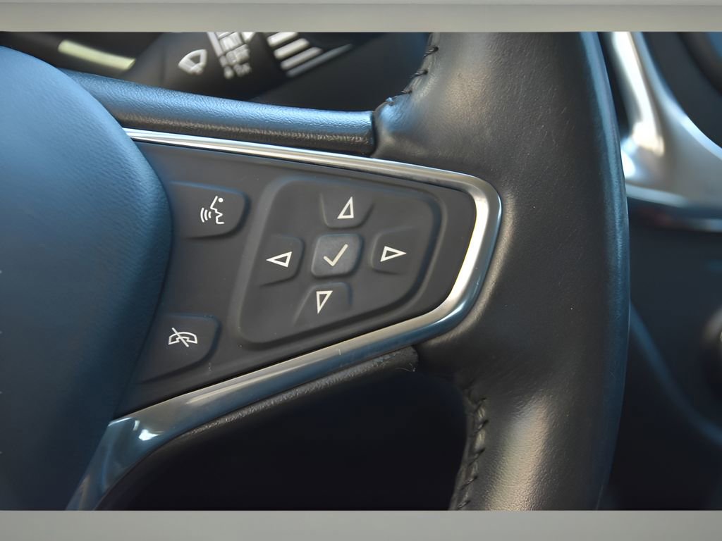 Used 2020 Chevrolet Equinox LT w/ Driver Convenience Package image 32