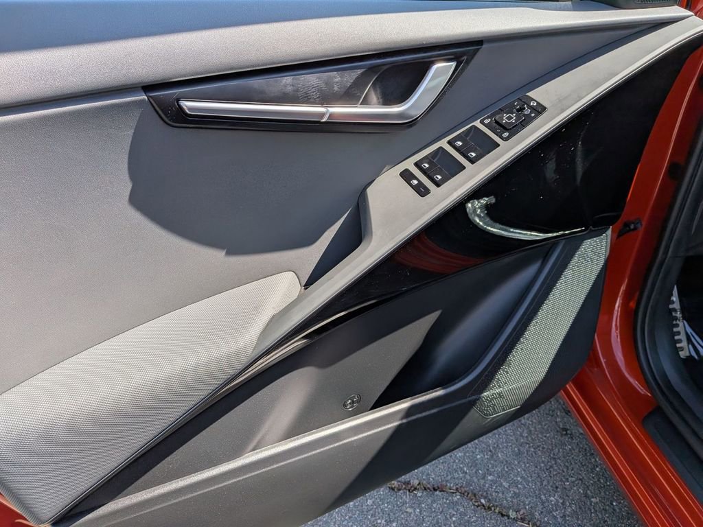 Used 2023 Kia Niro EX Touring image 13