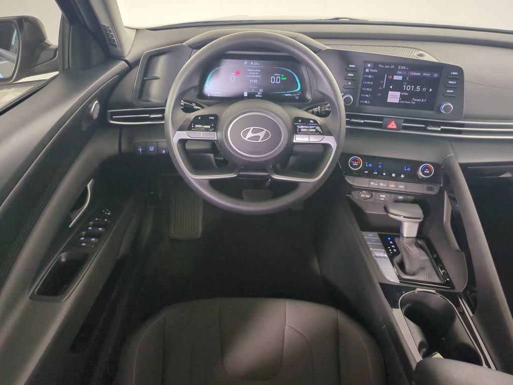 Used 2025 Hyundai Elantra Hybrid FWD image 17