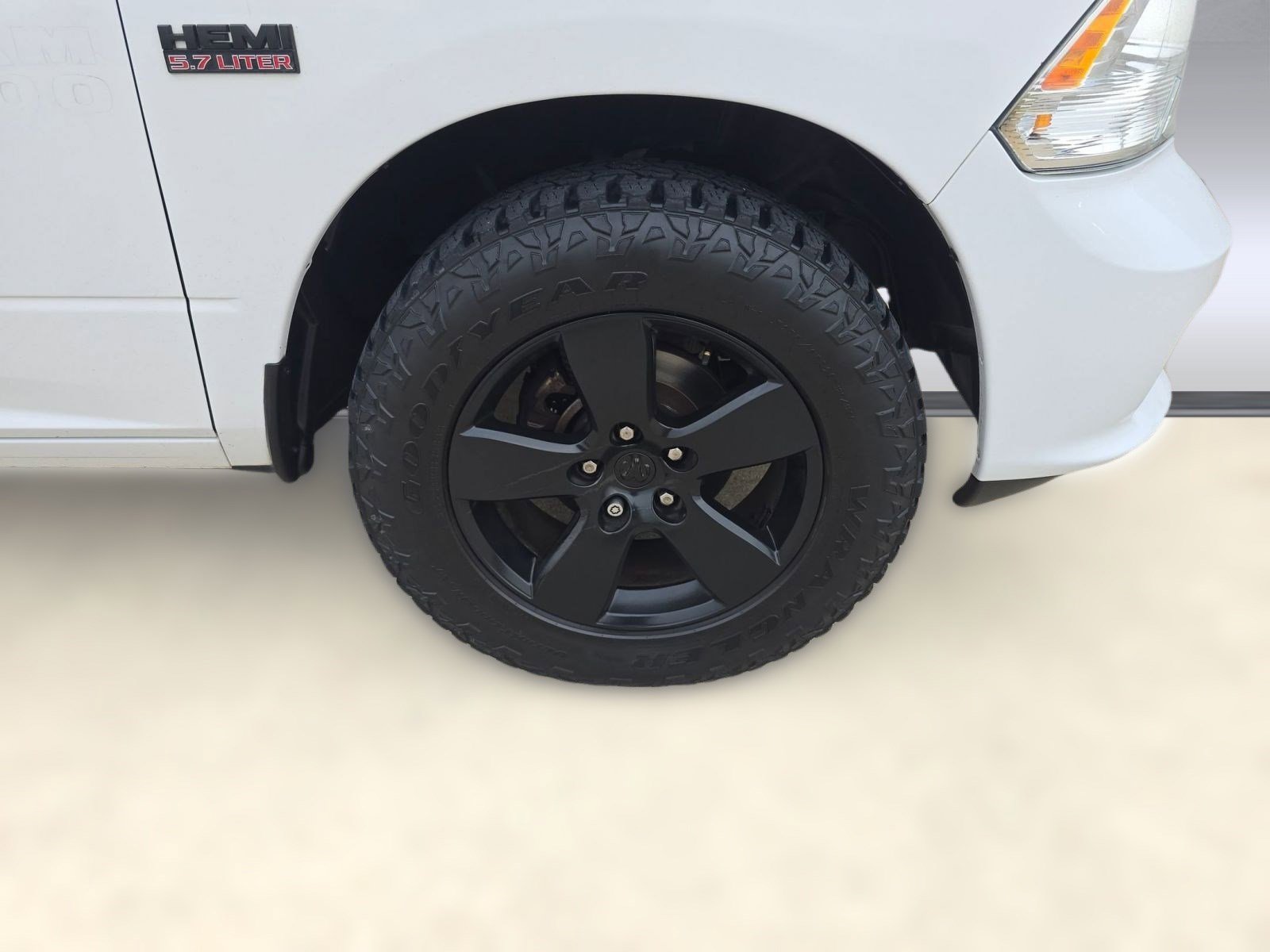 Used 2018 RAM 1500 Express image 9