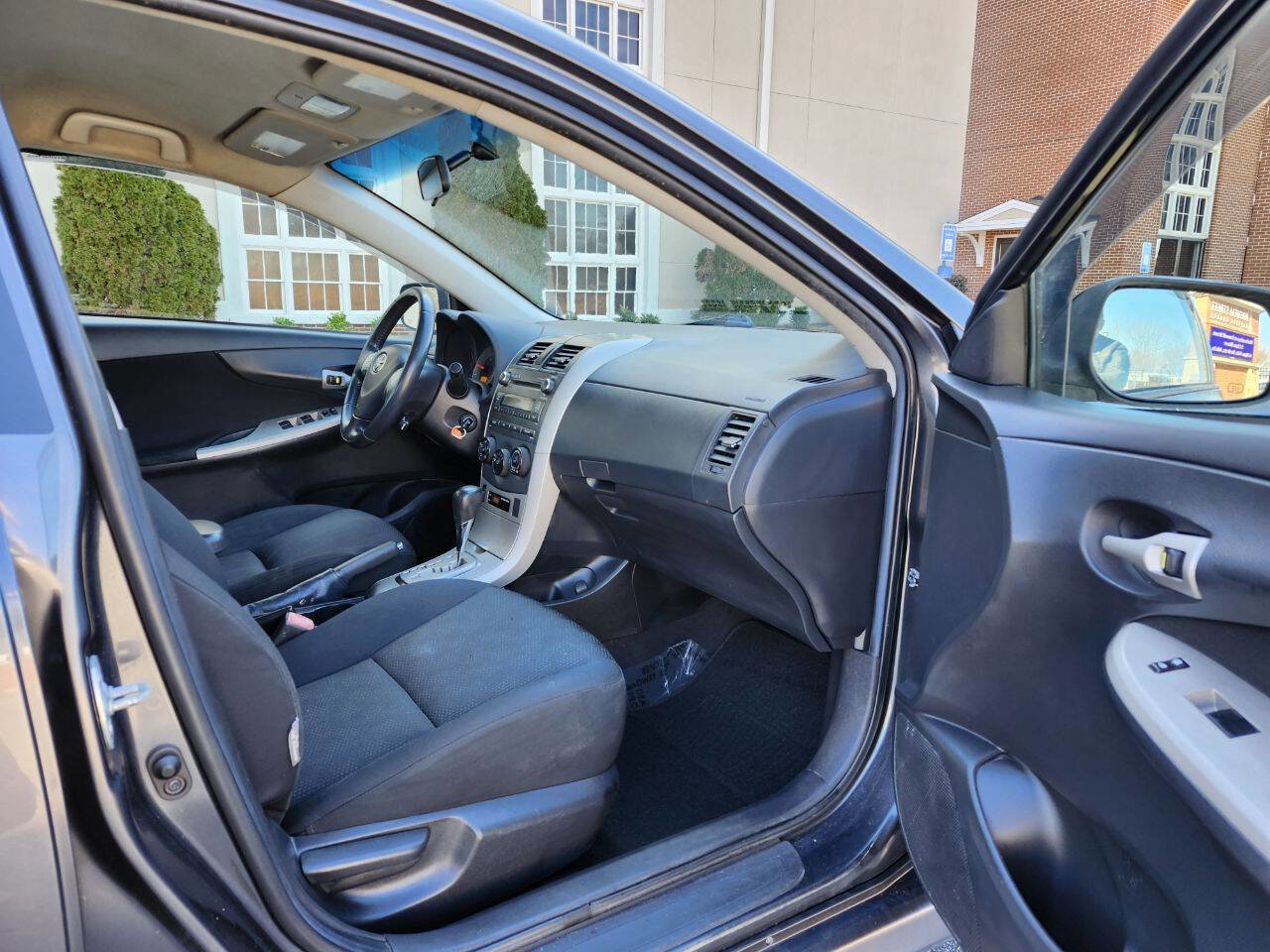 Used 2010 Toyota Corolla S image 7