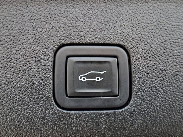 Used 2023 Chevrolet Tahoe Z71 w/ Luxury Package image 29