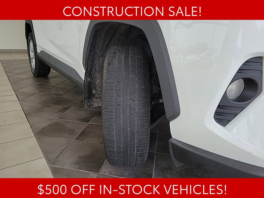 Used 2021 Toyota RAV4 XLE AWD/4WD image 16