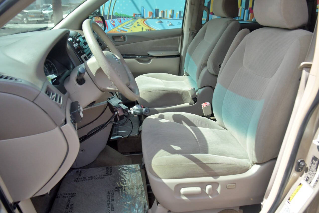 Used 2005 Toyota Sienna LE FWD image 21