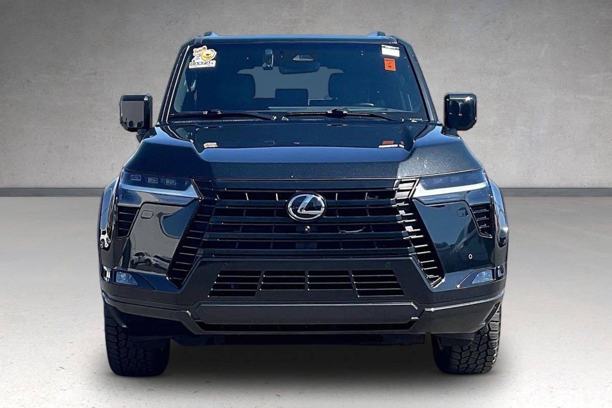 Used 2024 Lexus GX 550 w/ Accessory Package (Z1) AWD/4WD image 3