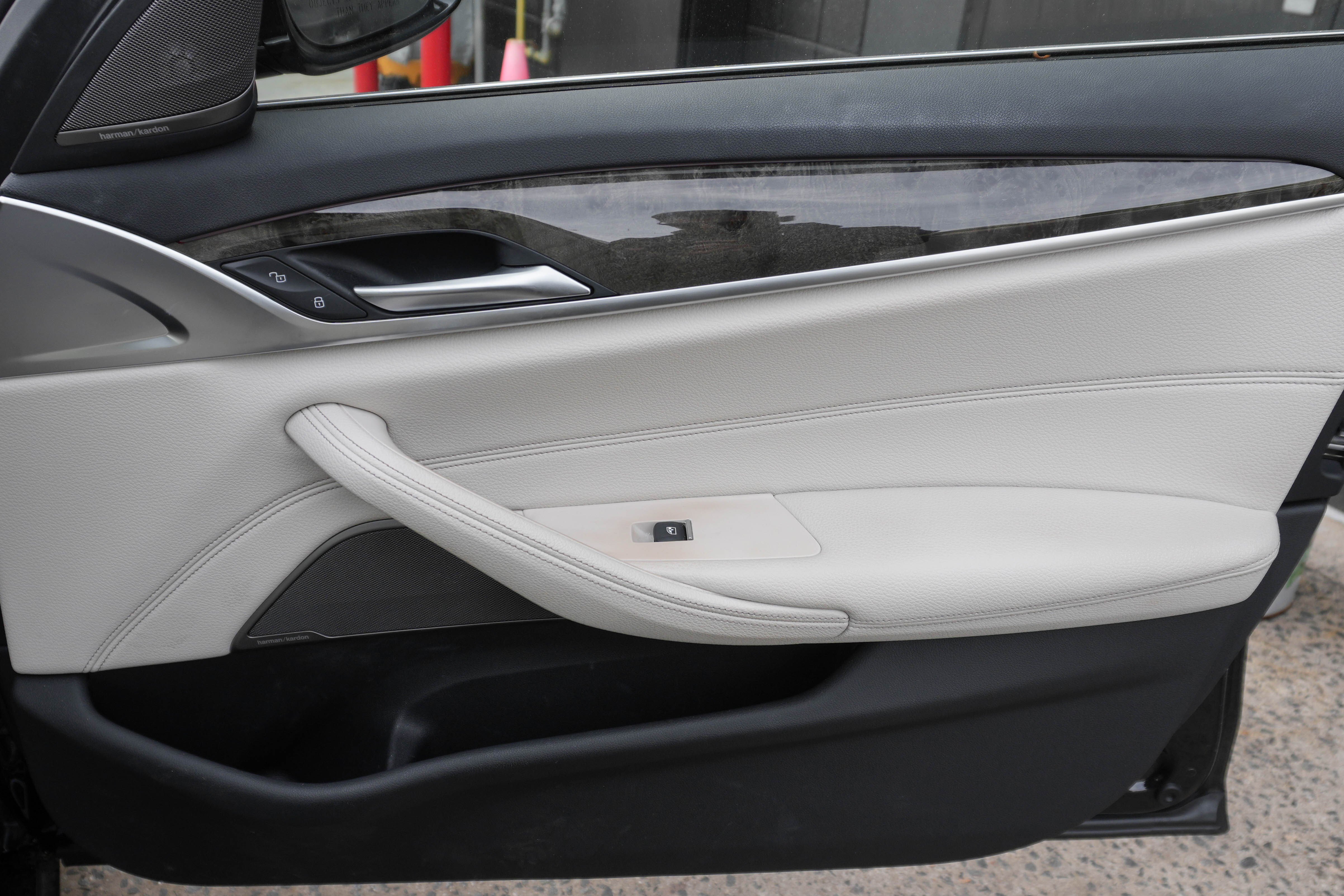 Used 2023 BMW 540i w/ Executive Package image 29