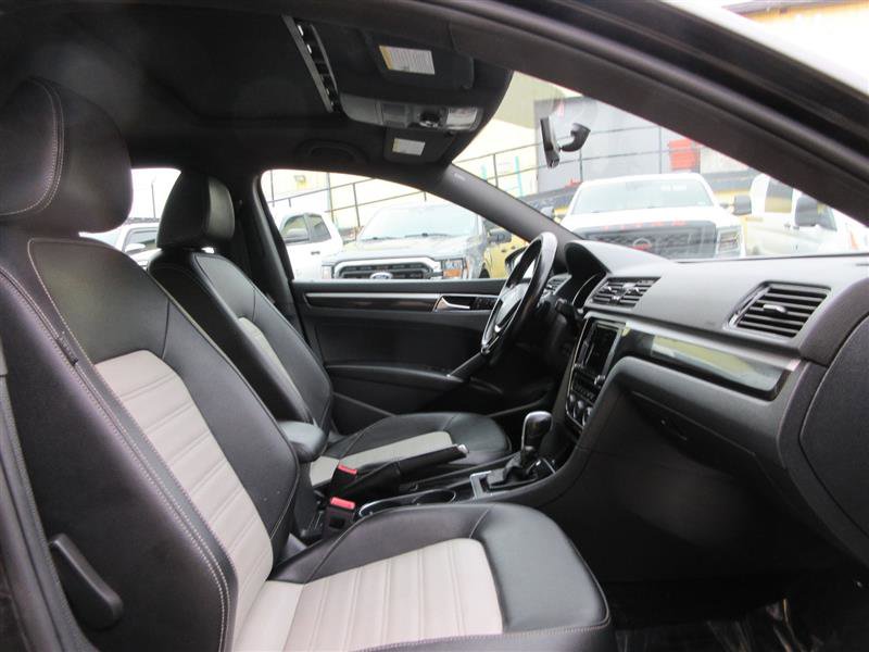 Used 2018 Volkswagen Passat 3.6 image 30