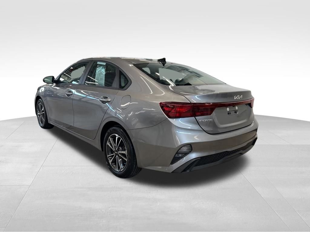Certified 2023 Kia Forte LXS FWD image 4
